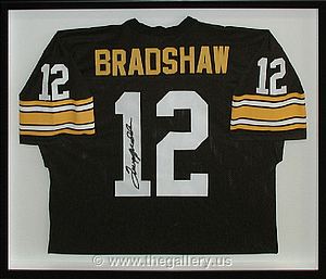  Signed jersey shadow box.

The Gallery at Brookwood
www.thegallery.us
770-941-3394
Your Custom Framing Expert
Picture Framing Examples
Custom Framing Examples
Shadowbox Examples