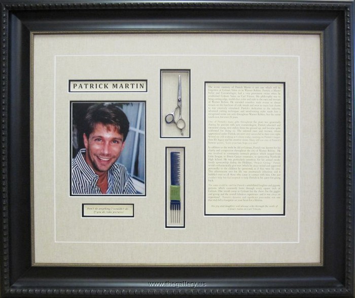 dallas_picture_framer.jpg Custom Frames and Moulding Shipped Nationwide.
Call 770-941-3394